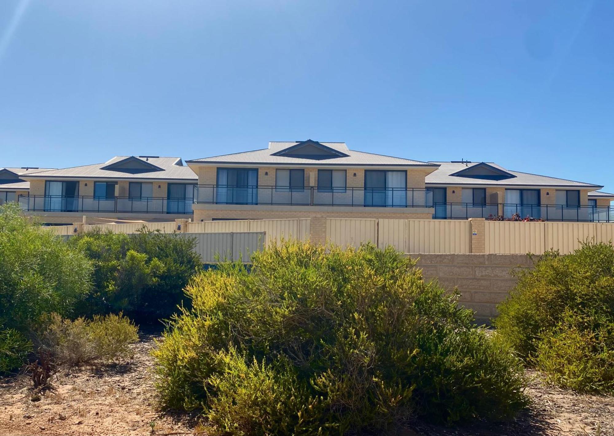 Port Denison Beach Resort Exteriör bild